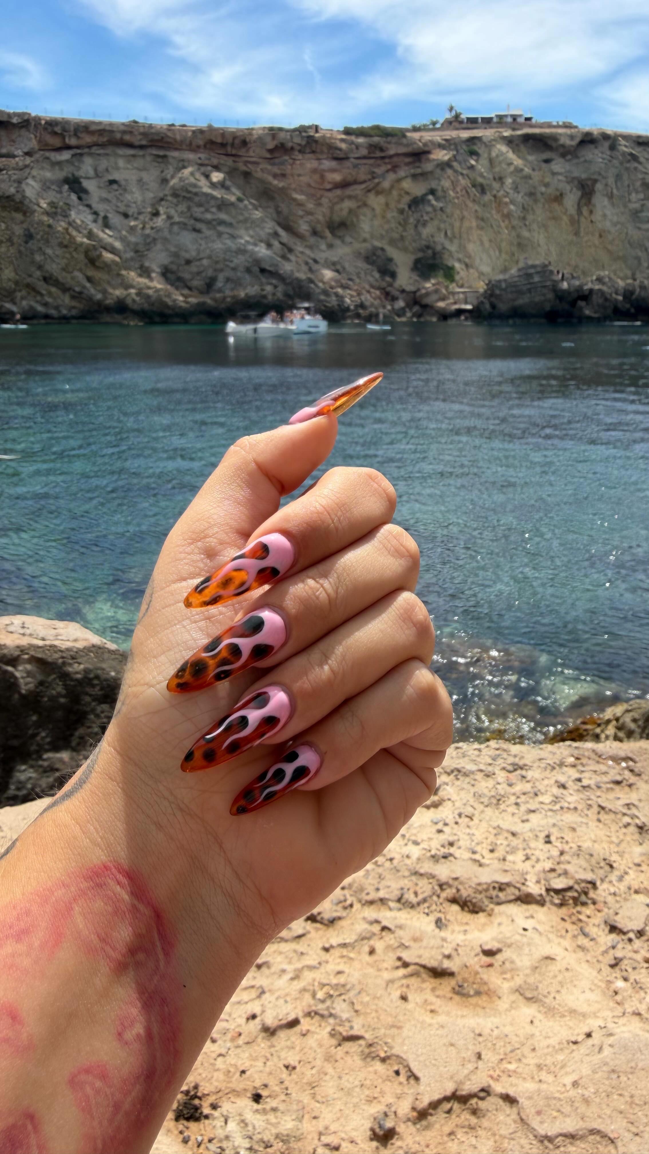 Uñas acrílicas con diseño